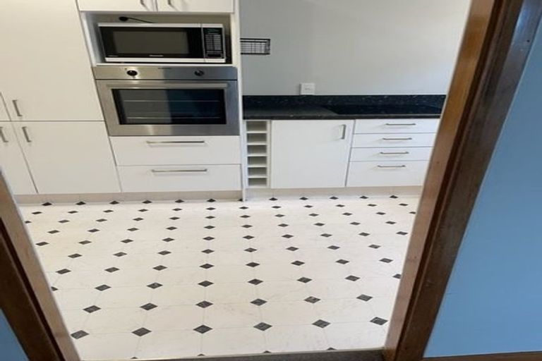 Photo of property in 33 Pahiatua Street, Hokowhitu, Palmerston North, 4410