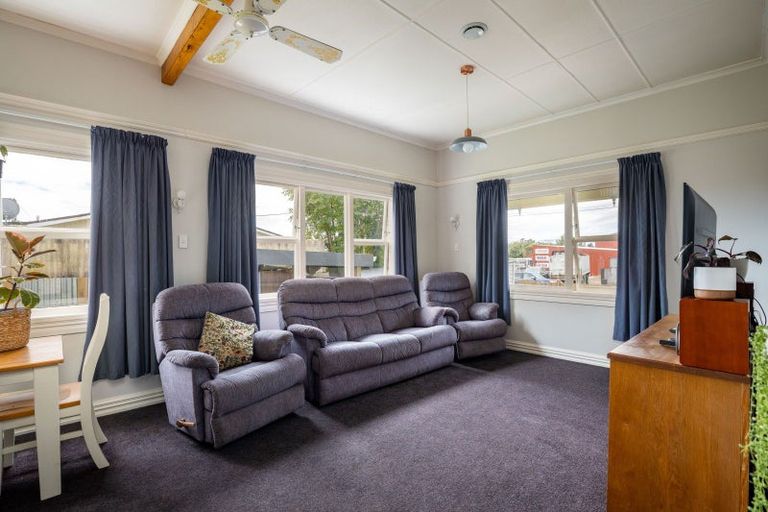 Photo of property in 22 Cutfield Street, Inglewood, 4330