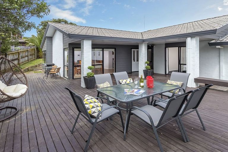Photo of property in 62 Golfland Drive, Golflands, Auckland, 2013