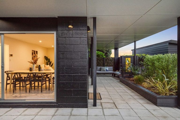 Photo of property in G 01/97 Pupuke Road, Northcote, Auckland, 0627