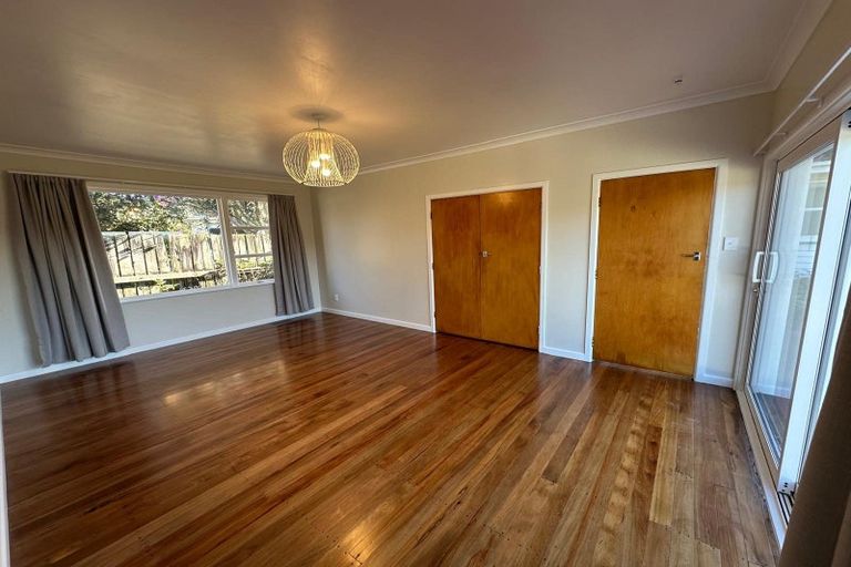 Photo of property in 5 Larsen Crescent, Tawa, Wellington, 5028