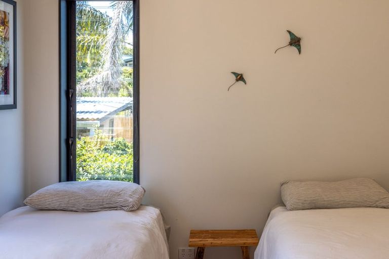 Photo of property in 70 Queens Drive, Oneroa, Waiheke Island, 1081