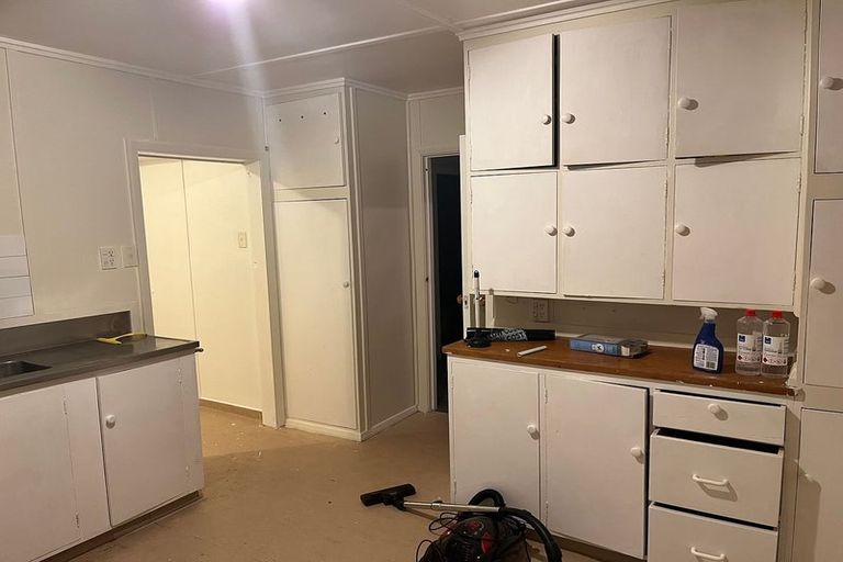 Photo of property in 9 Atiawa Crescent, Waiwhetu, Lower Hutt, 5010