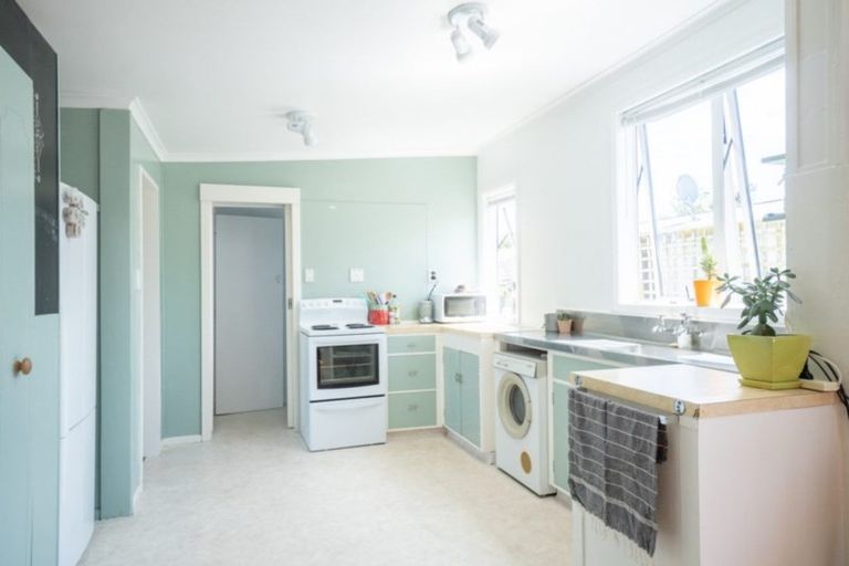 Photo of property in 40 Kingswood Street, Takaro, Palmerston North, 4412