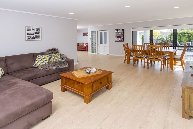 Photo of property in 62 Golfland Drive, Golflands, Auckland, 2013