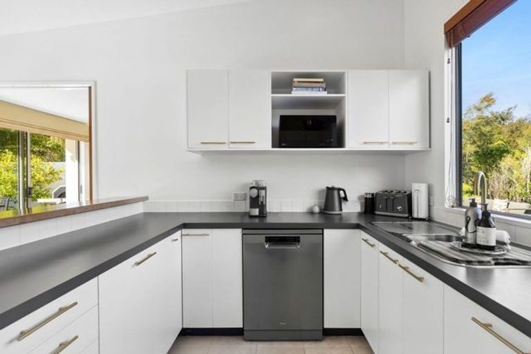 Photo of property in 4 Cederman Drive, Kaiteriteri, Motueka, 7197