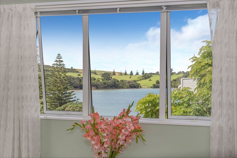 Photo of property in 90 Shakespear Road, Army Bay, Whangaparaoa, 0930