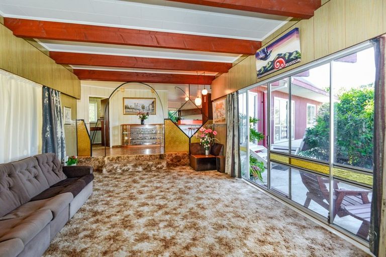 Photo of property in 100 Puketapu Road, Taradale, Napier, 4112