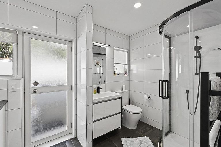 Photo of property in 5a Craig Road, Milford, Auckland, 0620