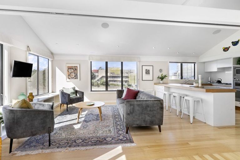 Photo of property in 96 Hill Street, Thorndon, Wellington, 6011