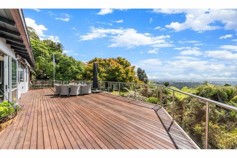 Photo of property in 854 West Coast Road, Waiatarua, Auckland, 0604