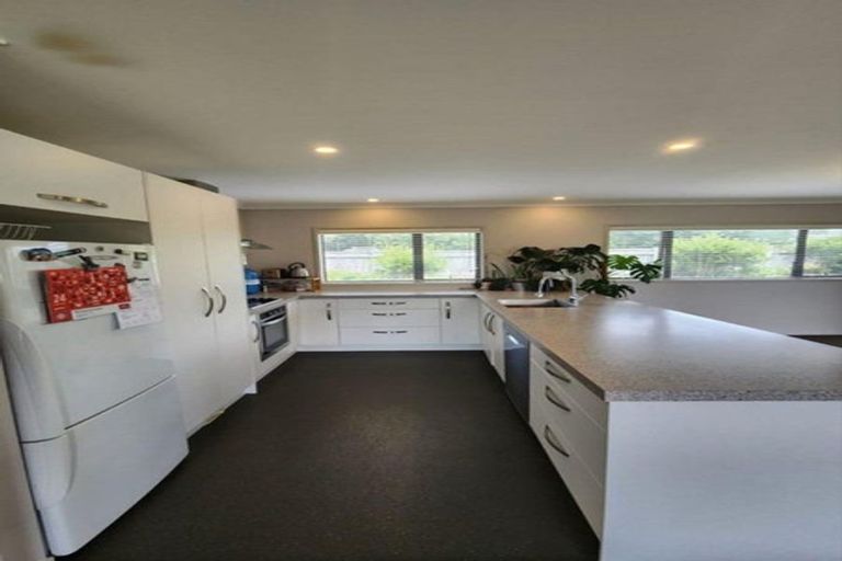 Photo of property in 34 Omata Road, Marfell, New Plymouth, 4310