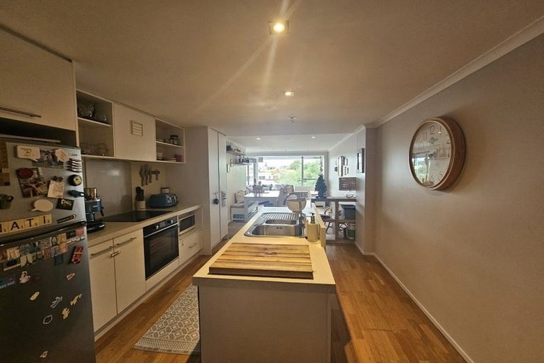 Photo of property in Algarve Apartments, 203/332 Maunganui Road, Mount Maunganui, 3116