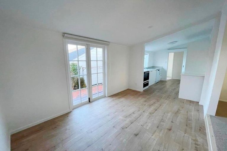 Photo of property in 1/5 Folkestone Street, Murrays Bay, Auckland, 0630