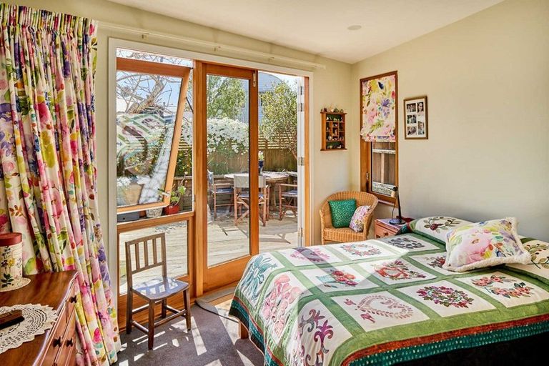 Photo of property in 96 Muritai Road, Eastbourne, Lower Hutt, 5013