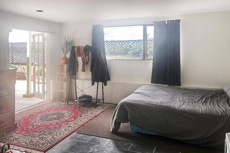 Photo of property in 18 Glencoe Road, Browns Bay, Auckland, 0630