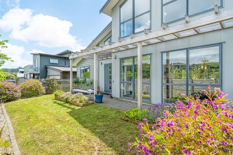 Photo of property in 8 Flotilla Place, Whitby, Porirua, 5024