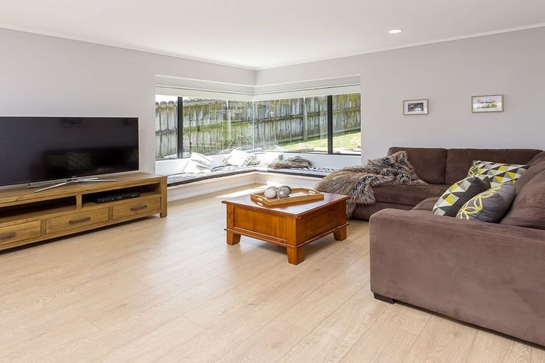 Photo of property in 62 Golfland Drive, Golflands, Auckland, 2013