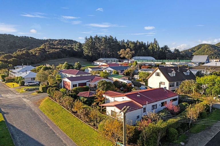 Photo of property in 2 Victoria Close, Picton, 7220