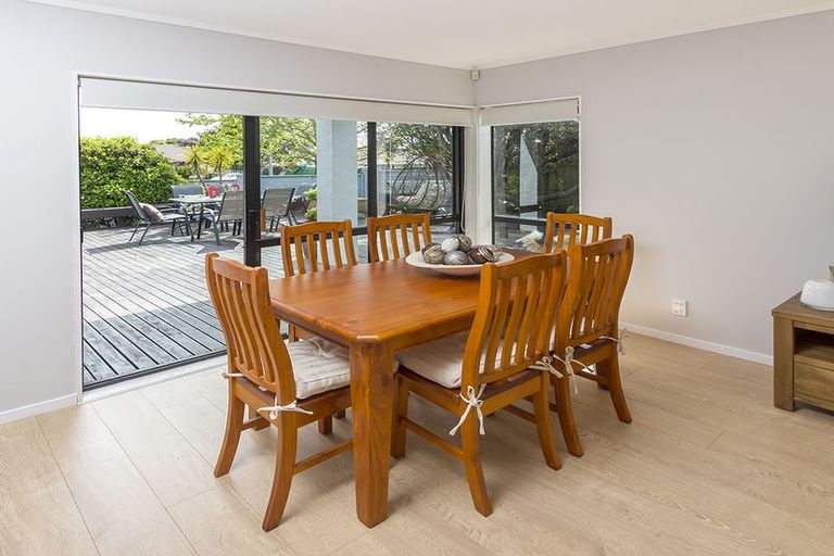 Photo of property in 62 Golfland Drive, Golflands, Auckland, 2013