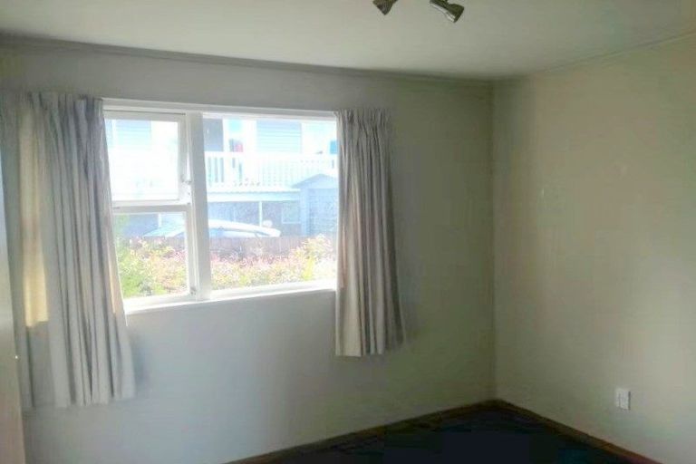 Photo of property in 50 Weatherly Road, Torbay, Auckland, 0630