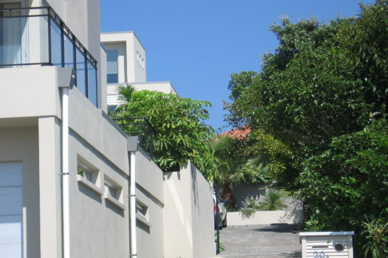 Photo of property in 3/14 Bournemouth Terrace, Murrays Bay, Auckland, 0630