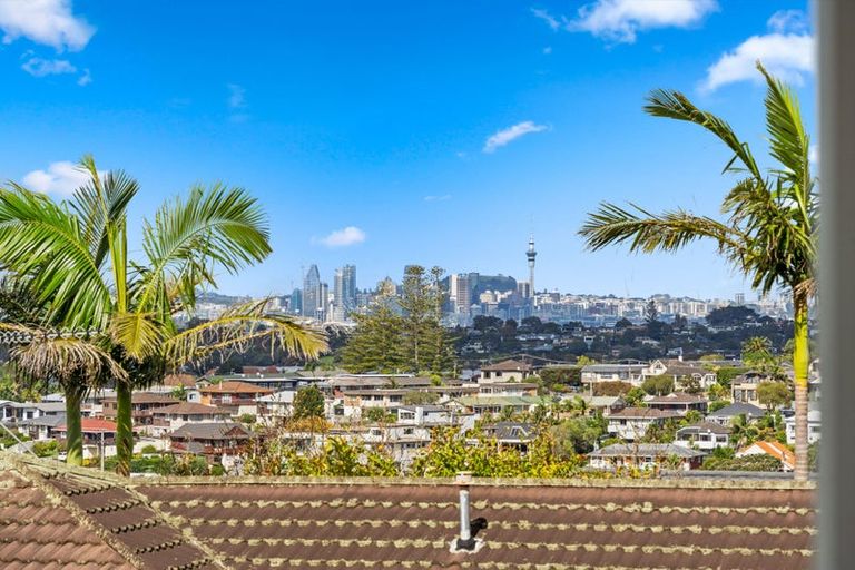 Photo of property in 1/64 Seaview Road, Castor Bay, Auckland, 0620