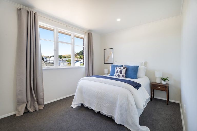 Photo of property in 32 Bracken Road, Paparangi, Wellington, 6037