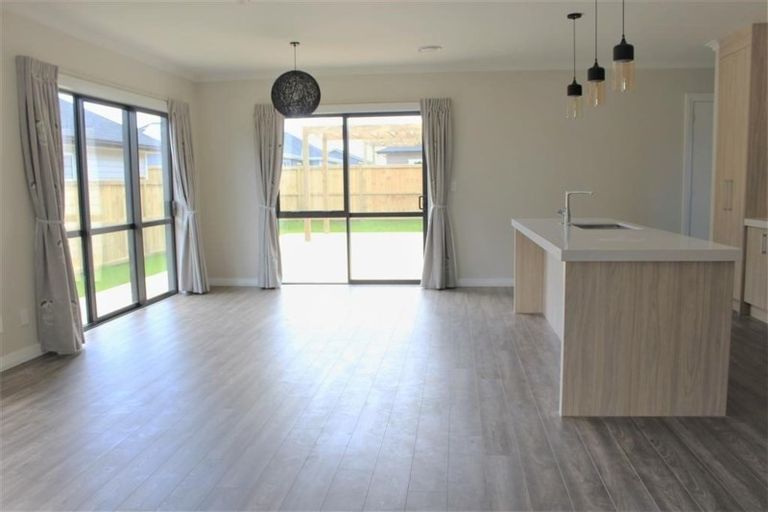 Photo of property in 5 Brumbie Way, Karaka, Papakura, 2113