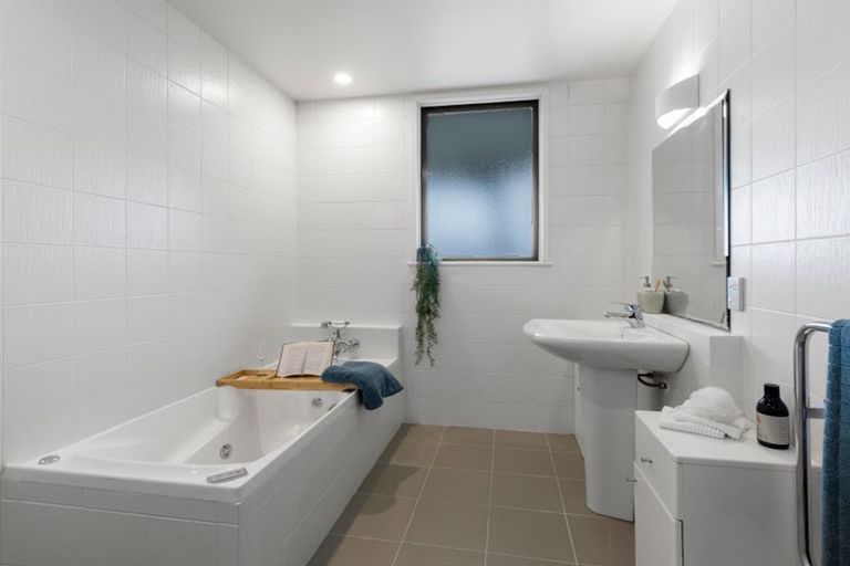 Photo of property in 56a Belfast Terrace, Queenstown, 9300