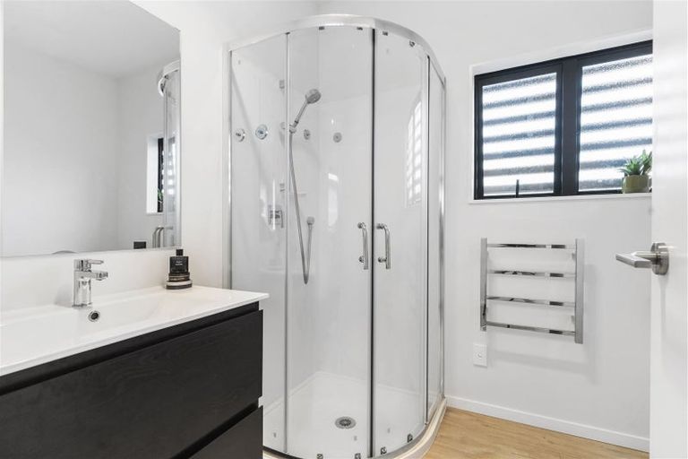 Photo of property in 8b Edgar Pearce Place, Howick, Auckland, 2014