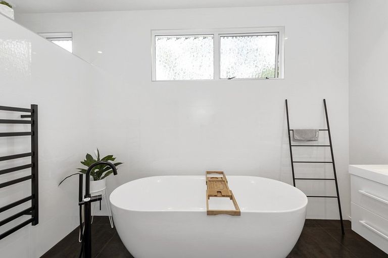 Photo of property in 8 Morrow Avenue, St Andrews, Hamilton, 3200