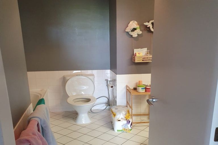 Photo of property in Grandstand Apartments, 4/80 Kent Terrace, Mount Victoria, Wellington, 6011