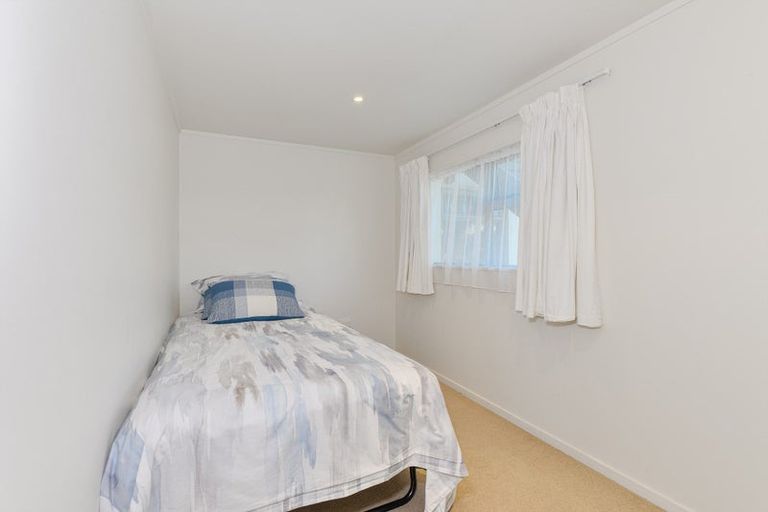 Photo of property in 18 Lavelle Road, Henderson, Auckland, 0612