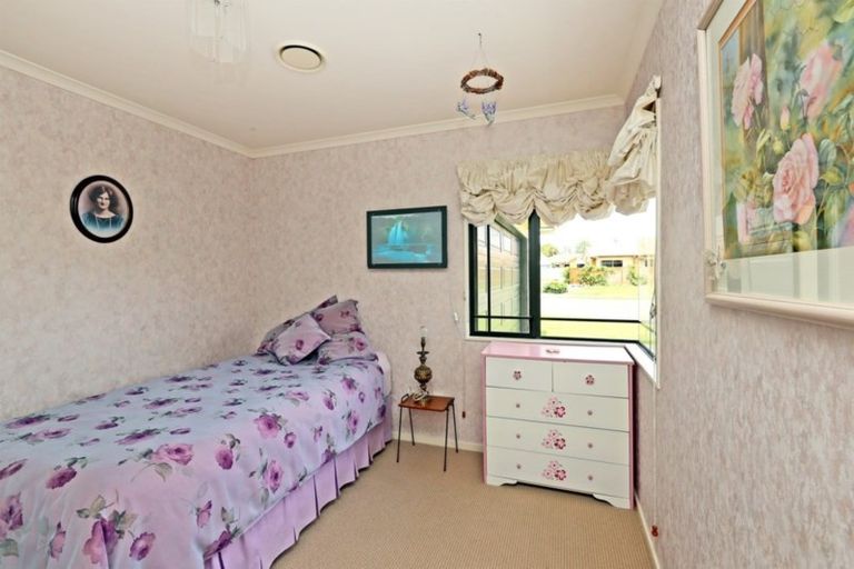 Photo of property in 8 Addington Place, Taradale, Napier, 4112