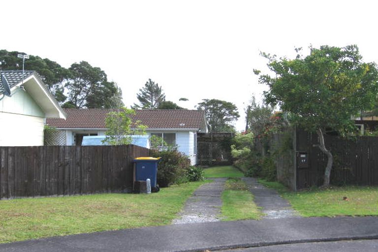 Photo of property in 17 Pankhurst Place, Sunnyvale, Auckland, 0612