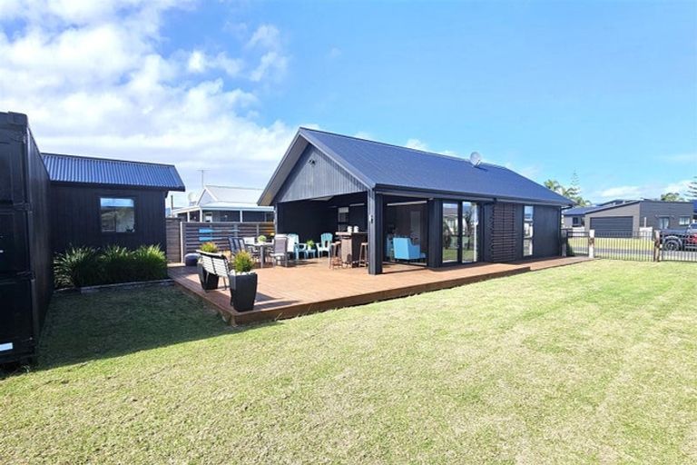 Photo of property in 108 Kelly Jade Avenue, Matarangi, Whitianga, 3592