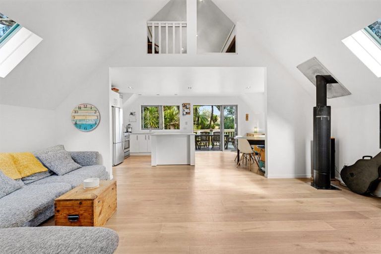 Photo of property in 96 Motutara Road, Muriwai, Waimauku, 0881