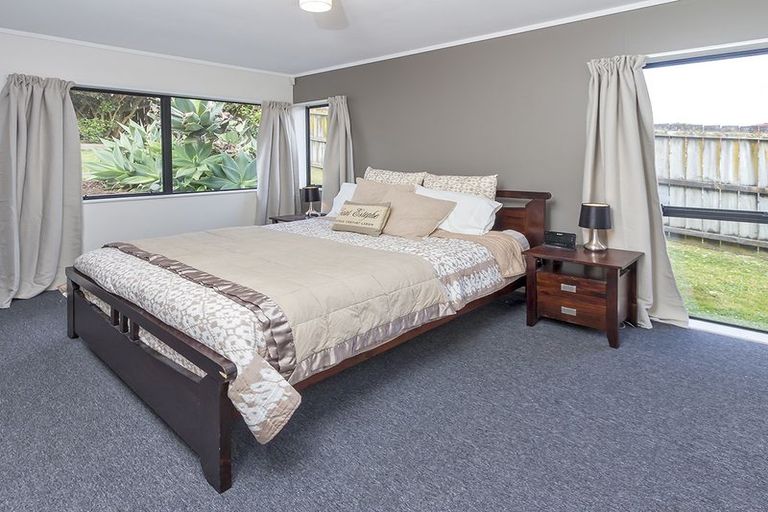 Photo of property in 62 Golfland Drive, Golflands, Auckland, 2013