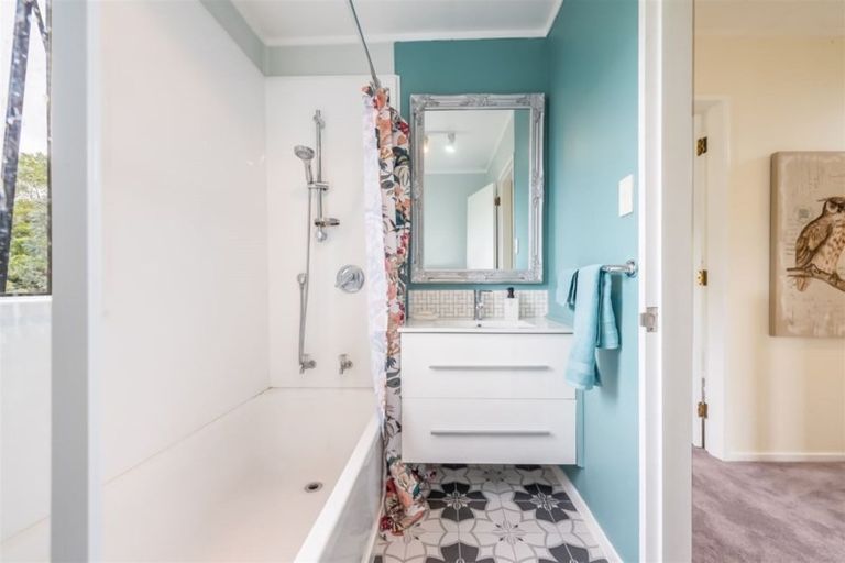 Photo of property in 18 Heath Grove, Waiwhetu, Lower Hutt, 5010