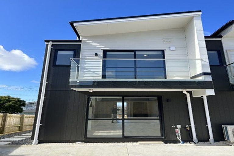 Photo of property in 4d Hepburn Road, Glendene, Auckland, 0602