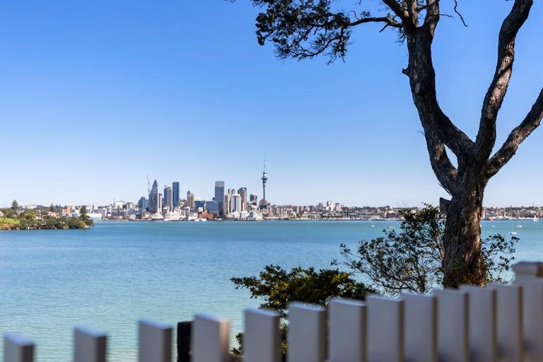 Photo of property in 21 Norwood Road, Bayswater, Auckland, 0622