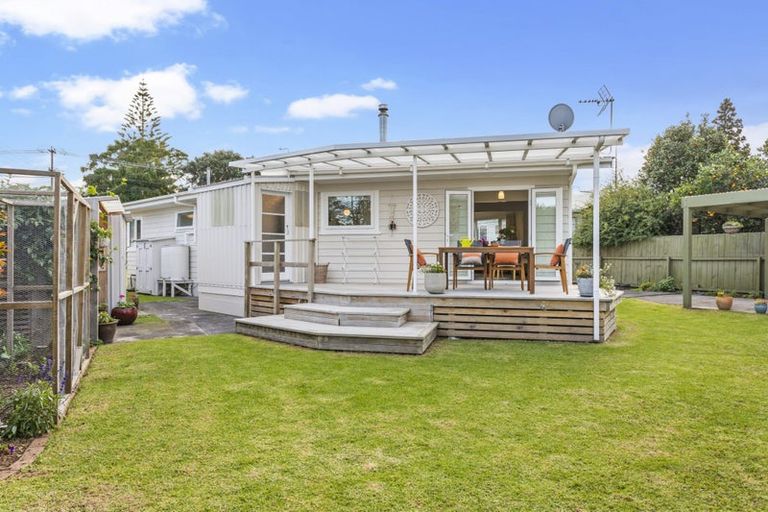 Photo of property in 89 Gloria Avenue, Te Atatu Peninsula, Auckland, 0610