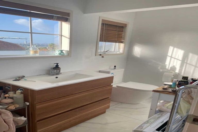 Photo of property in 2/49 Castor Road, Castor Bay, Auckland, 0620