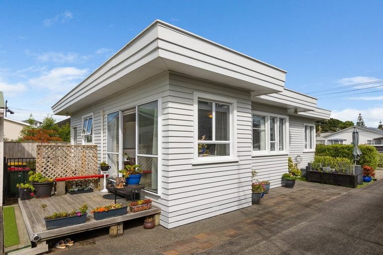 Photo of property in 1/5 Rainsford Street, Moturoa, New Plymouth, 4310