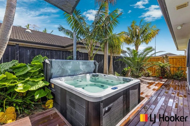 Photo of property in 27 Girvan Terrace, Wattle Downs, Auckland, 2103