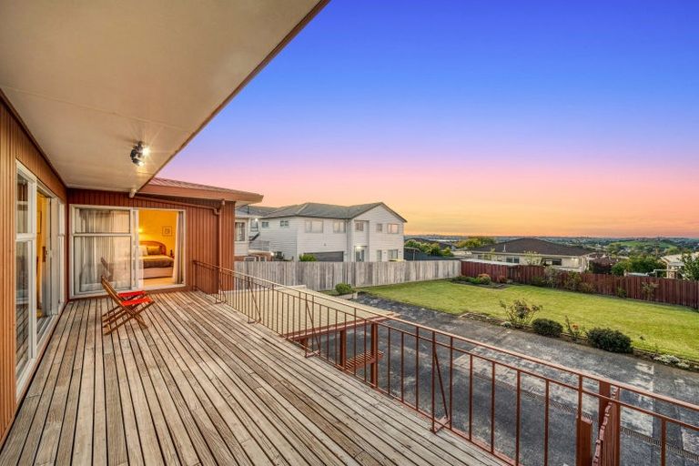 Photo of property in 41 Bradbury Road, Botany Downs, Auckland, 2010