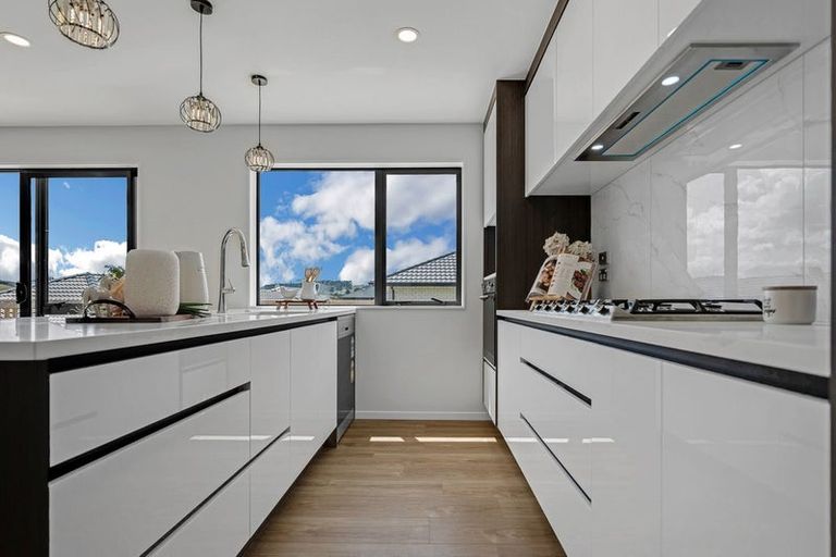 Photo of property in 32 Leathem Crescent, Pokeno, 2402