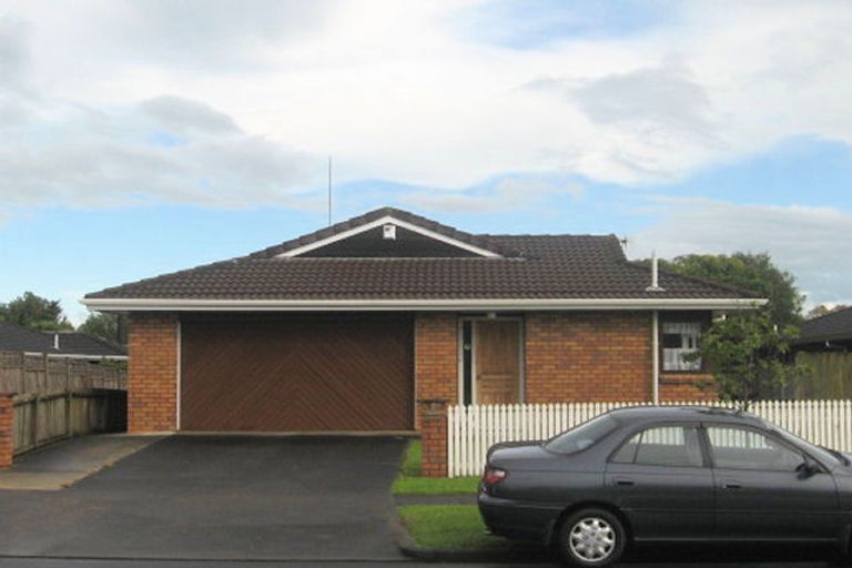 Photo of property in 2/61 Aviemore Drive, Highland Park, Auckland, 2010
