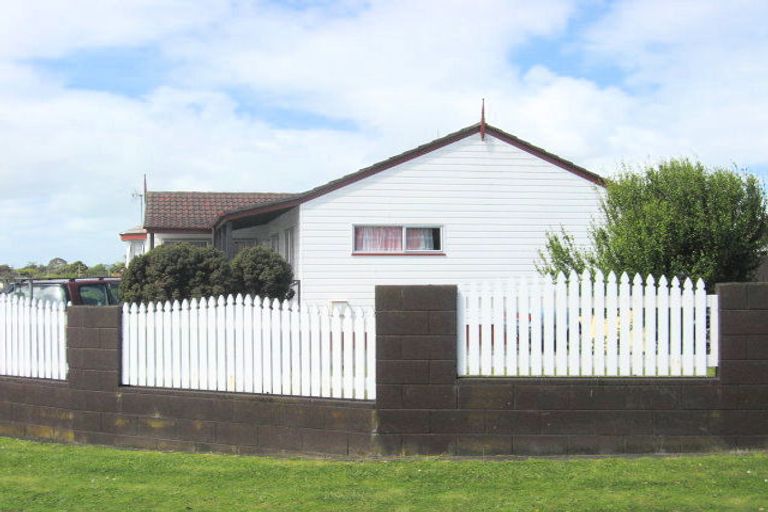 Photo of property in 9 Balwyn Place, Clendon Park, Auckland, 2103